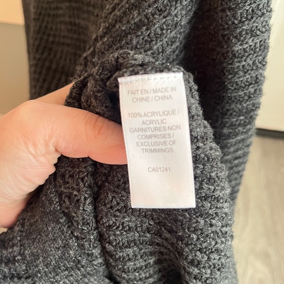 EUC Twik Simons Sweater - Picture 3 of 3